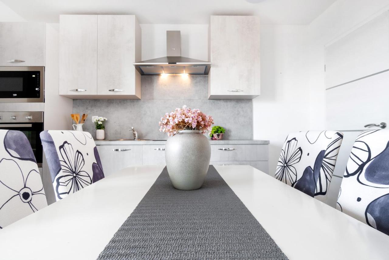 Apartments And Rooms Vuleta, Close To The Beach Makarska Luaran gambar