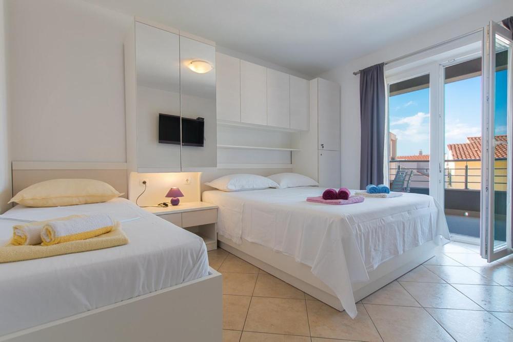 Apartments And Rooms Vuleta, Close To The Beach Makarska Bilik gambar