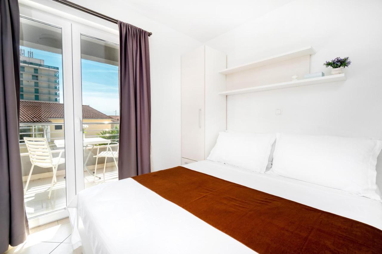 Apartments And Rooms Vuleta, Close To The Beach Makarska Bilik gambar