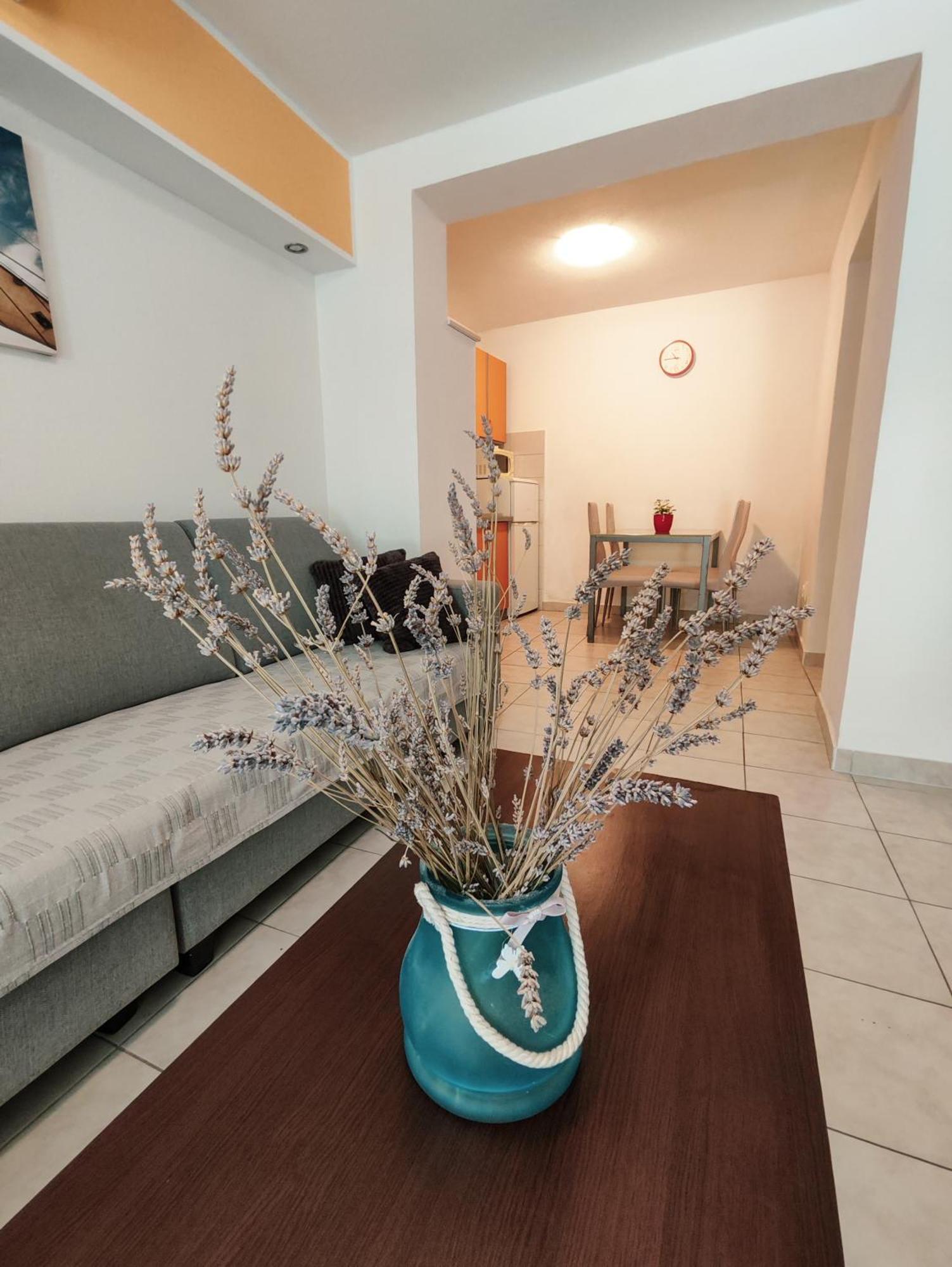 Apartments And Rooms Vuleta, Close To The Beach Makarska Bilik gambar