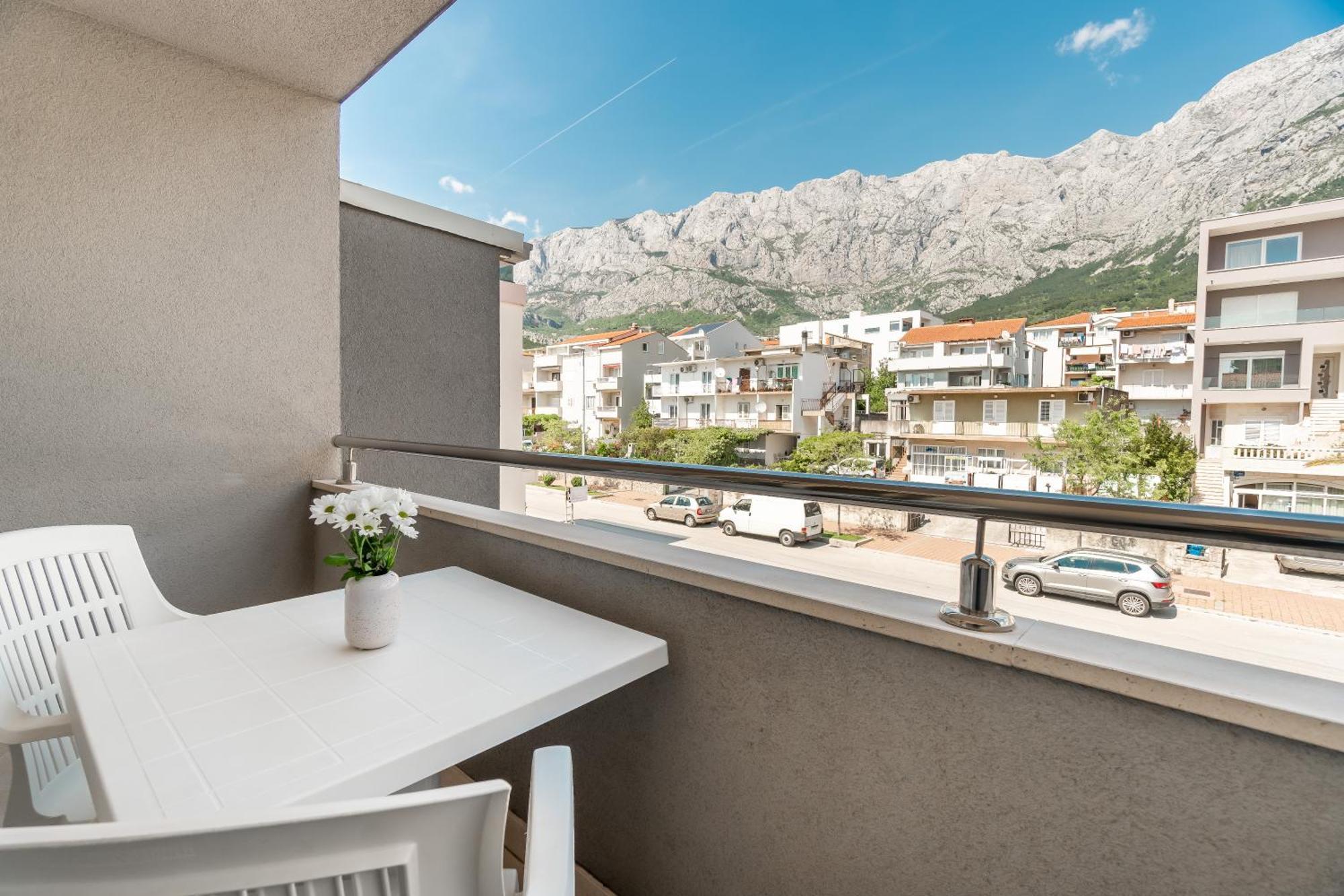 Apartments And Rooms Vuleta, Close To The Beach Makarska Bilik gambar