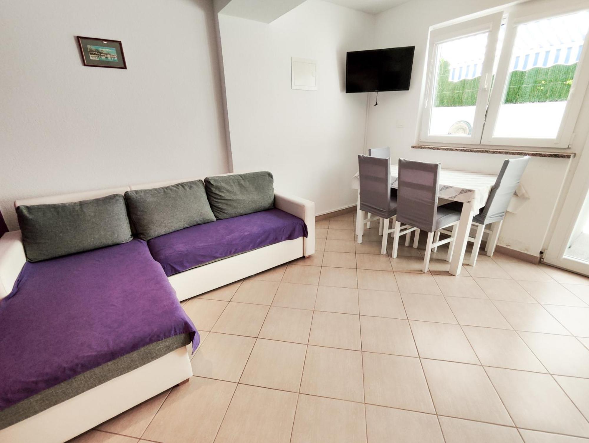 Apartments And Rooms Vuleta, Close To The Beach Makarska Bilik gambar