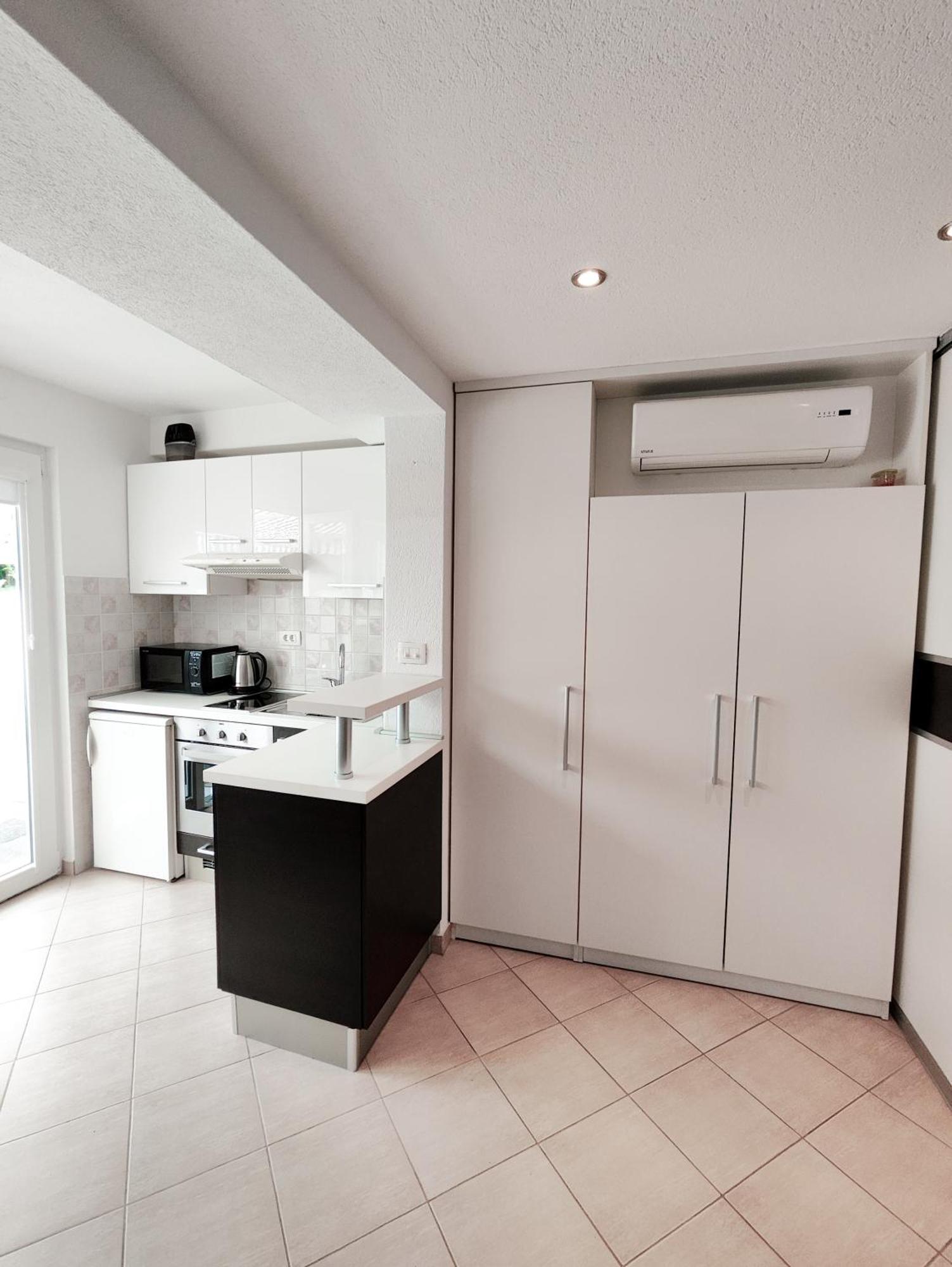 Apartments And Rooms Vuleta, Close To The Beach Makarska Bilik gambar