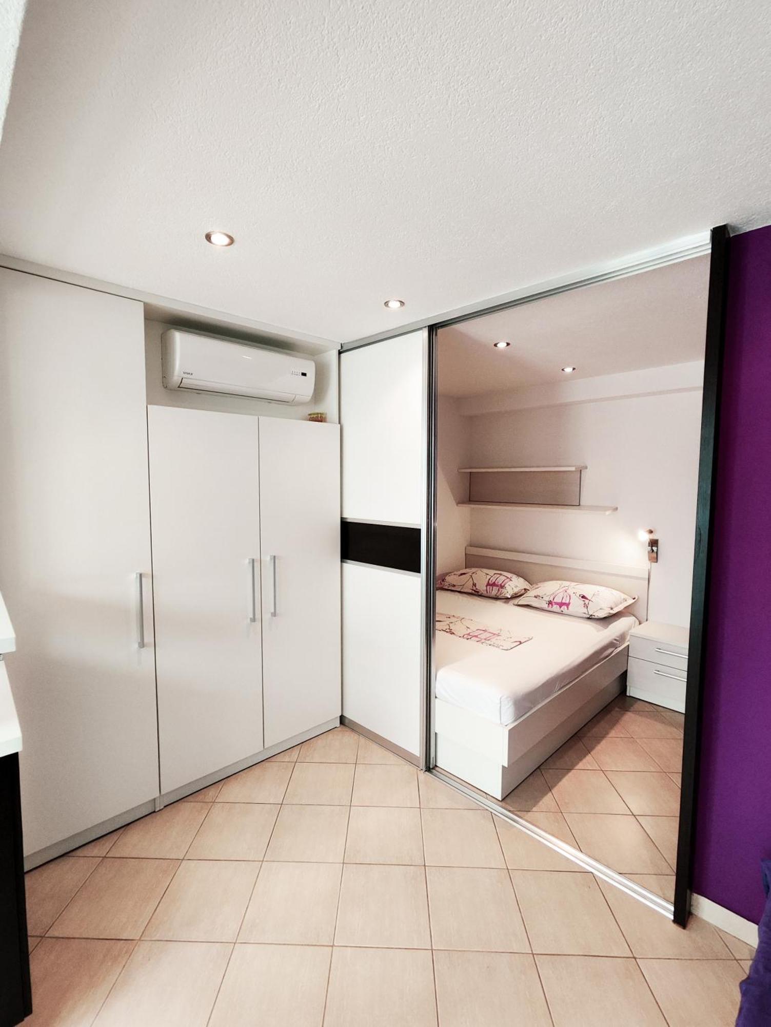 Apartments And Rooms Vuleta, Close To The Beach Makarska Bilik gambar