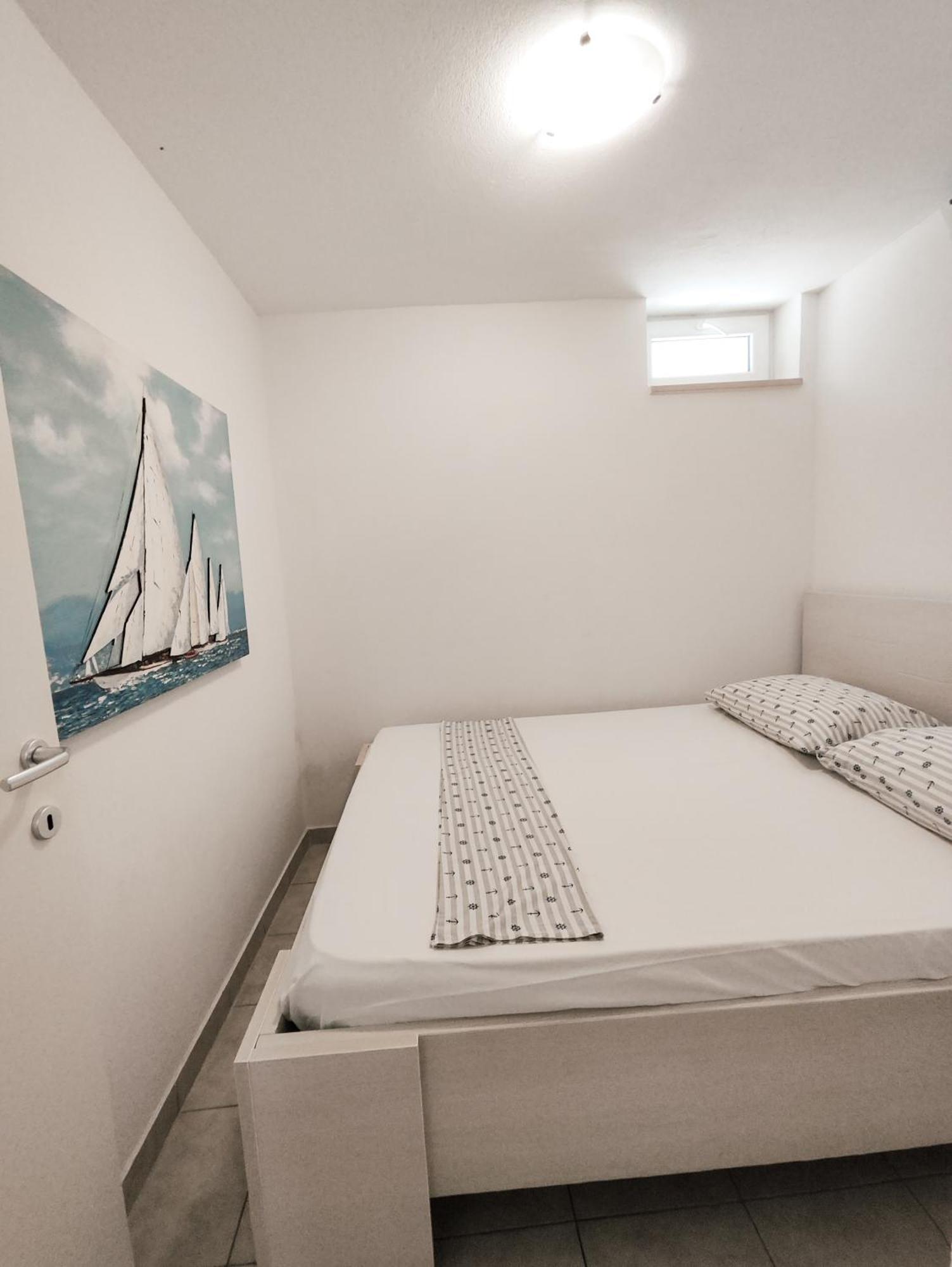 Apartments And Rooms Vuleta, Close To The Beach Makarska Bilik gambar
