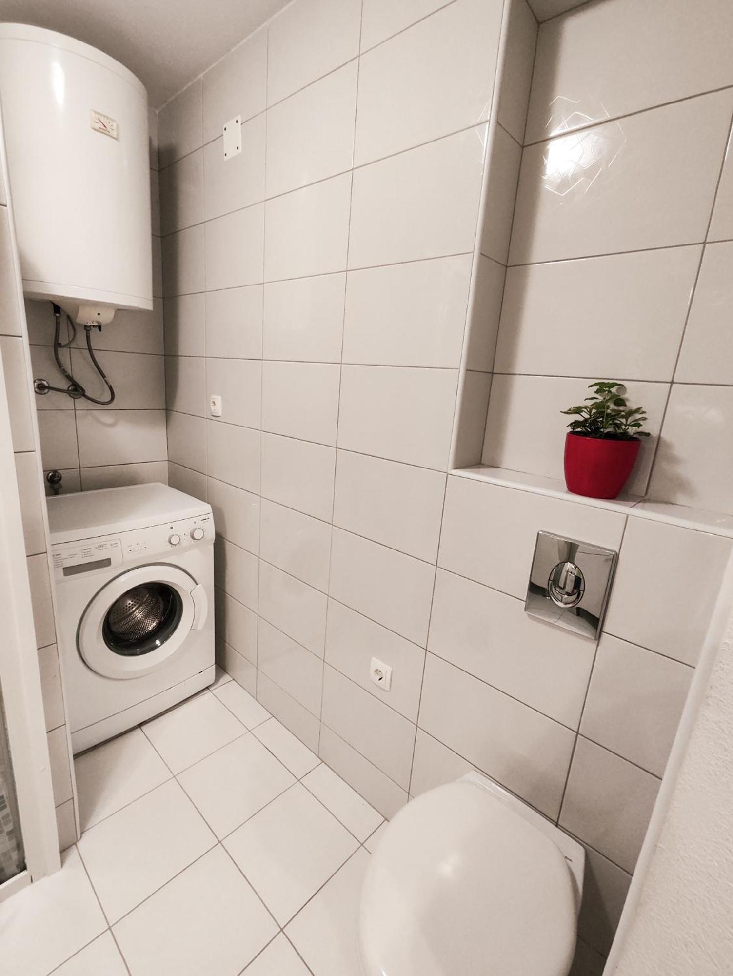 Apartments And Rooms Vuleta, Close To The Beach Makarska Bilik gambar