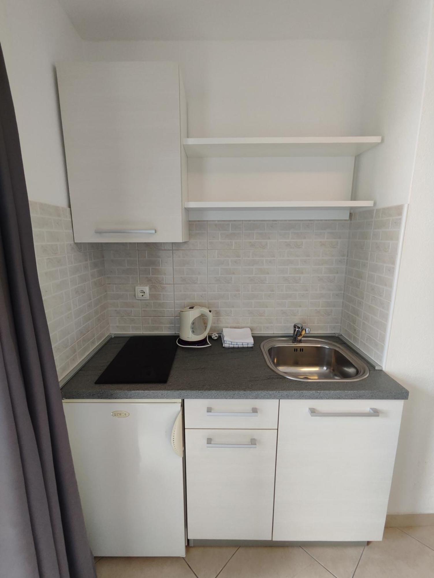 Apartments And Rooms Vuleta, Close To The Beach Makarska Bilik gambar