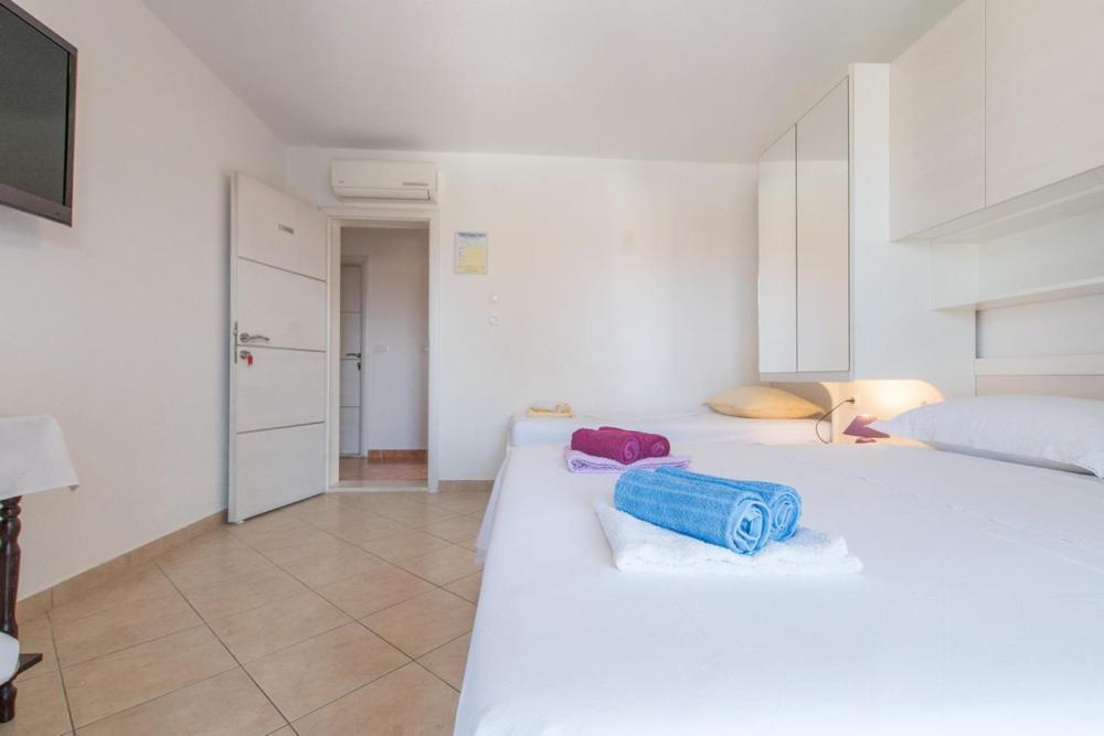 Apartments And Rooms Vuleta, Close To The Beach Makarska Bilik gambar