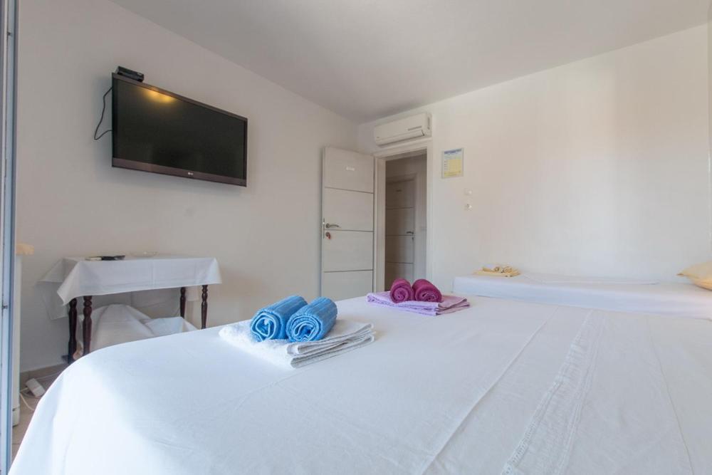 Apartments And Rooms Vuleta, Close To The Beach Makarska Bilik gambar